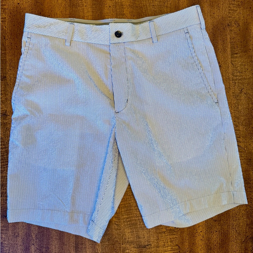 Walter Hagen Men's Light Blue Pinstriped Shorts